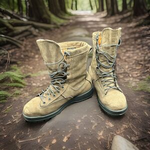 Belleville 675ST Men’s 9.5 Combat Boots Gore-Tex 600g Insulated Steel Toe Vibram